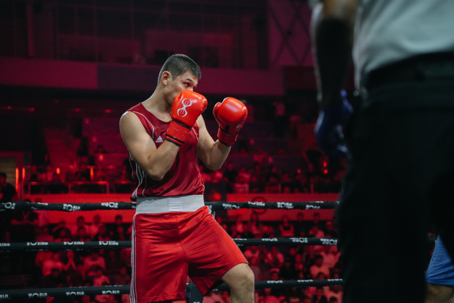 Казахстанский боксер выиграл первый бой на чемпионате мира-2025