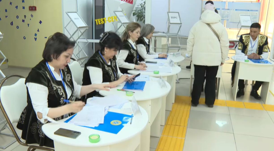 Павлодарда 521 референдум учаскесі жұмыс істеп тұр. Live