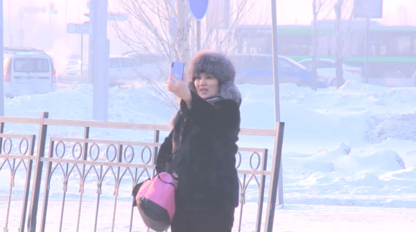 Вне зоны доступа: 9 из 10 астанчан хотят, но не могут отказаться от смартфона