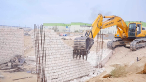 В Актау снесли незаконно строящийся жилой комплекс
