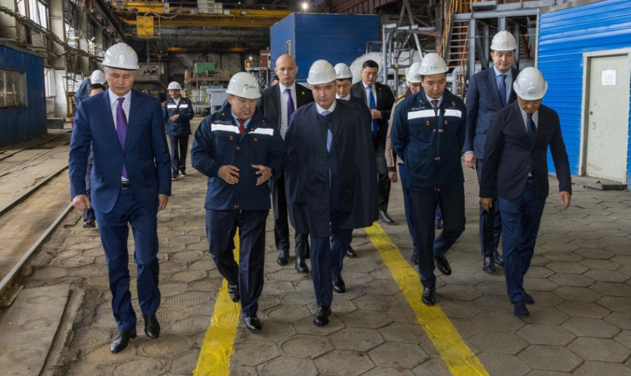 Бектенов проверил ход реконструкции ТЭЦ и очистных сооружений в Жезказгане