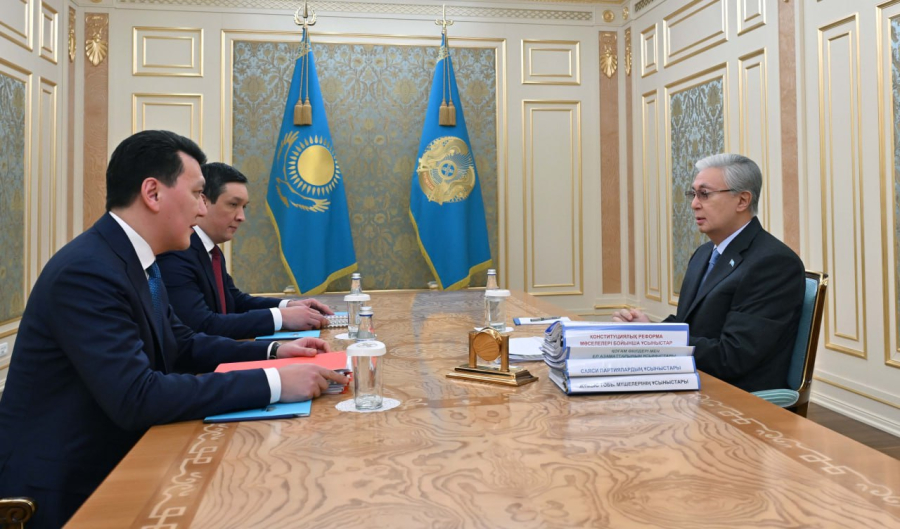 Президент конституциялық реформаға қатысты түсіп жатқан ұсыныстармен танысты