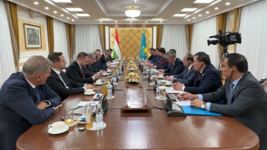 Ашимбаев встретился с Президентом Венгрии