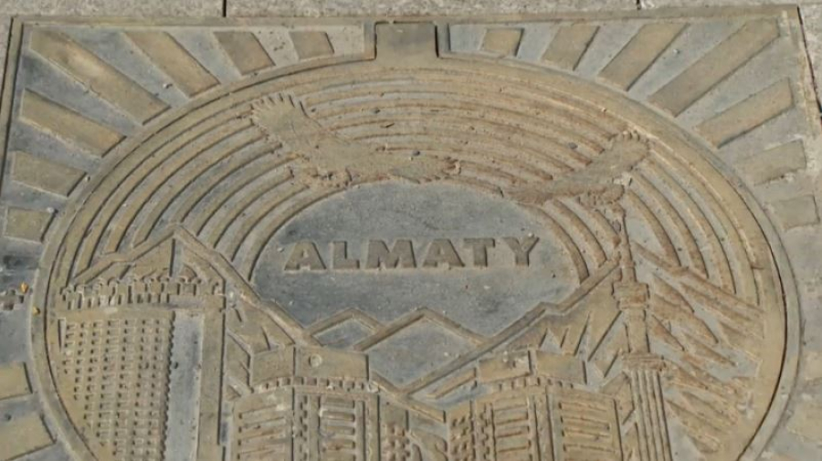 Люки с символами города появились в Алматы