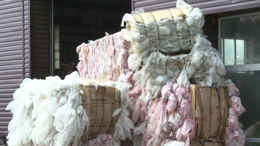 Таза Қазақстан: Астанада пластик қалдықтары өңделіп жатыр