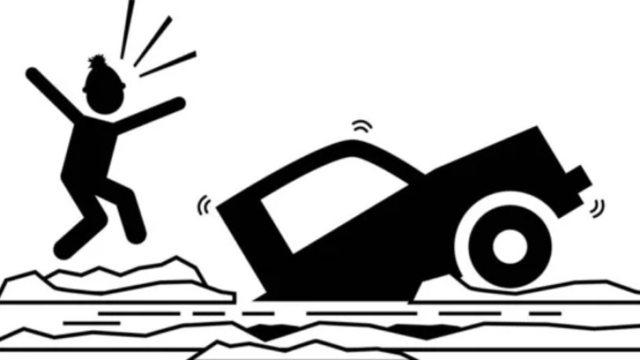 Водитель оказался на крыше тонущей машины в Павлодарской области