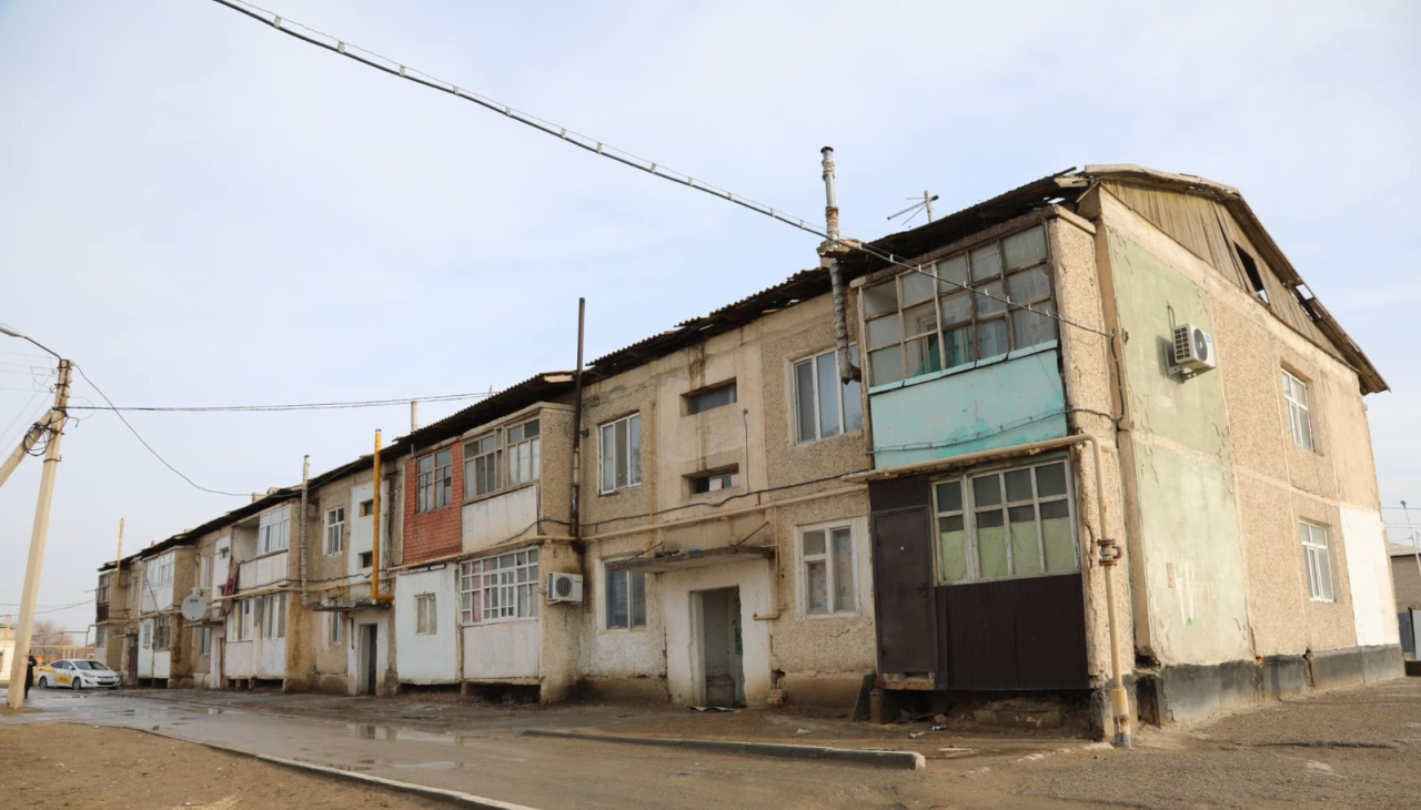 27 мың адам апатты үйлерде қалып қоюы мүмкін: Депутат өңірлердегі мәселені көтерді