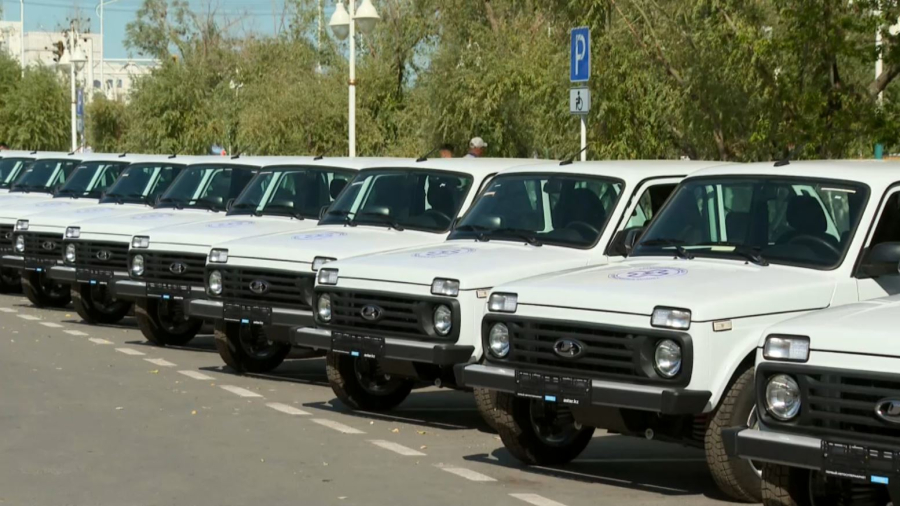 Ключи от новых автомобилей вручили сотрудникам ветслужбы и водного хозяйства