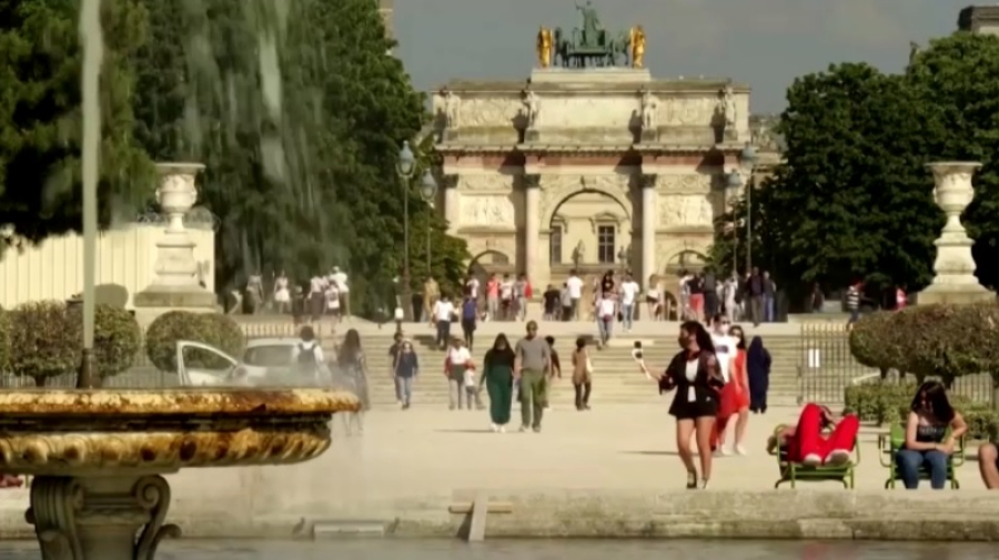 Власти Франции вводят запрет на курение в общественных местах