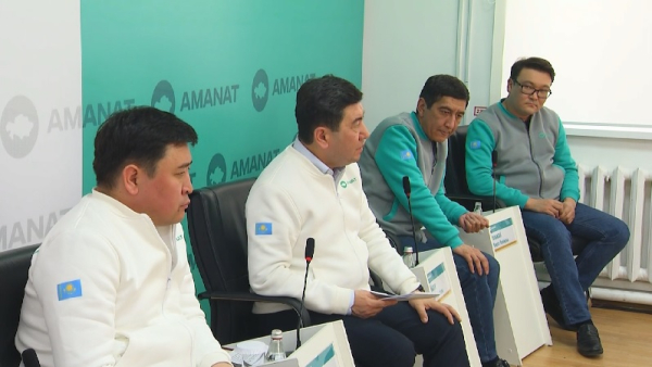 Члены штаба партии Amanat встретились с жителями Атырауской области