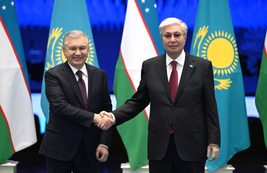 Қ.Тоқаев пен Ш.Мирзиёев бейресми кездесу өткізді