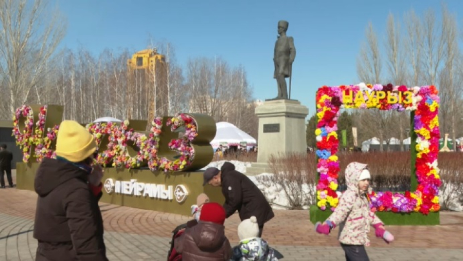 Астанчане пришли праздновать Наурыз в парке Ататюрка