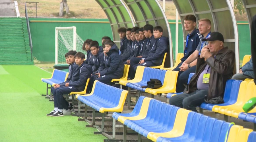 Қазақтың жас футболшылары енді FIFA стандарттарымен жаттығады