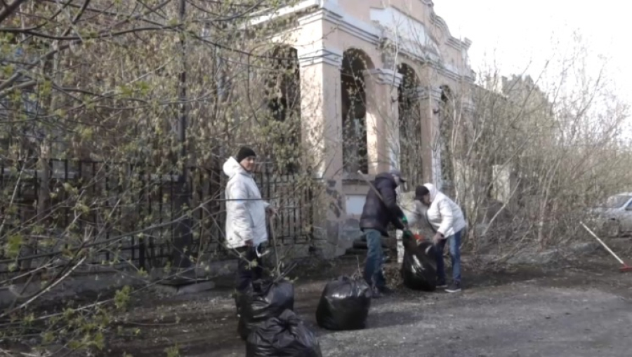 Памятники истории очищают в Петропавловске