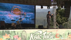 Звезды казахстанской эстрады поздравили алматинцев