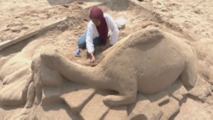 Песчаные фигуры украсили пляжи Александрии