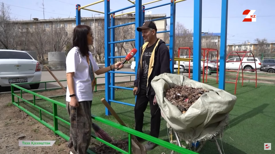 «Привыкли, что за ними убирают». Ежедневные субботники не помогают городу Конаеву оставаться чистым