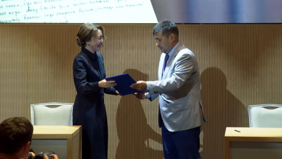 Ә. Кекілбаевтың жеке архиві мемлекетке тапсырылды