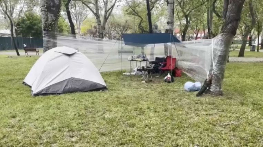 Жители Турции ночуют на улице из-за риска новых землетрясений 