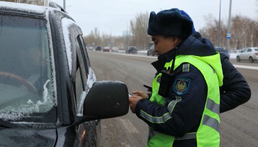 Көліктің әйнегінен басын шығарғандарға айыппұл салынады