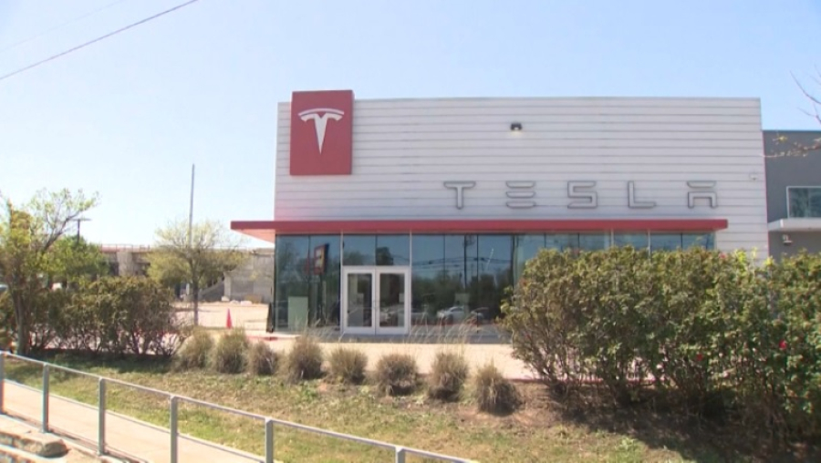 Взрывные устройства нашли в дилерском центре Tesla в Техасе
