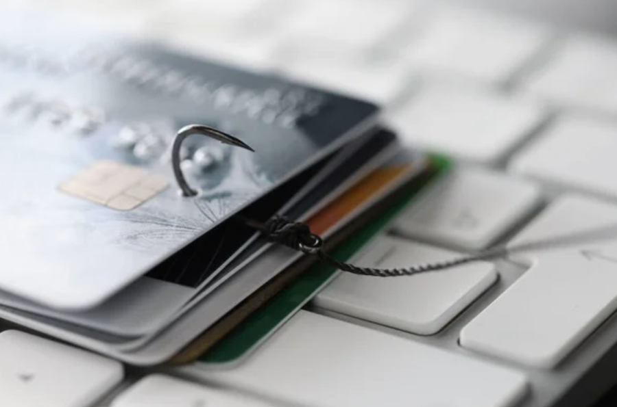 «Родственник попал в ДТП»: трое дропперов получили приговор