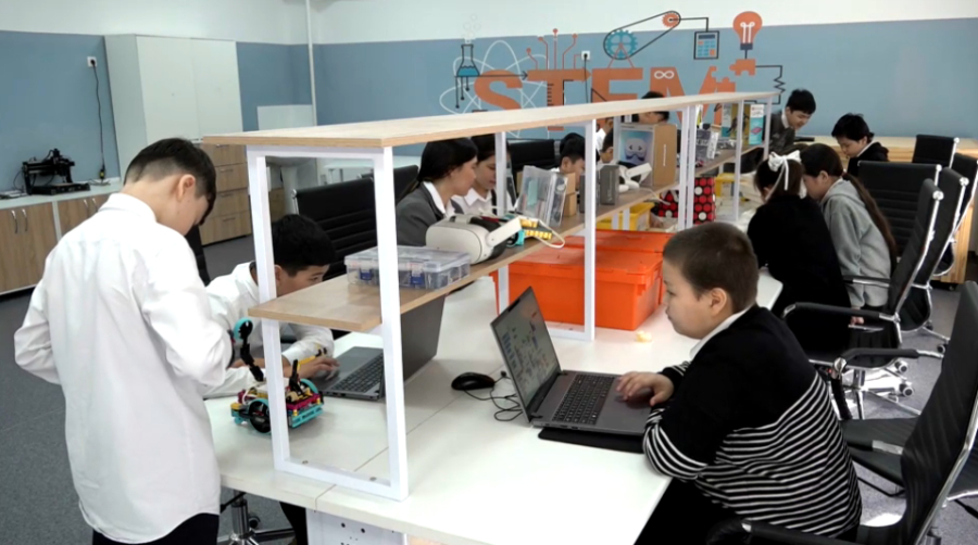 Проект «Келешек мектептері» меняет школьные будни в Мангистауской области