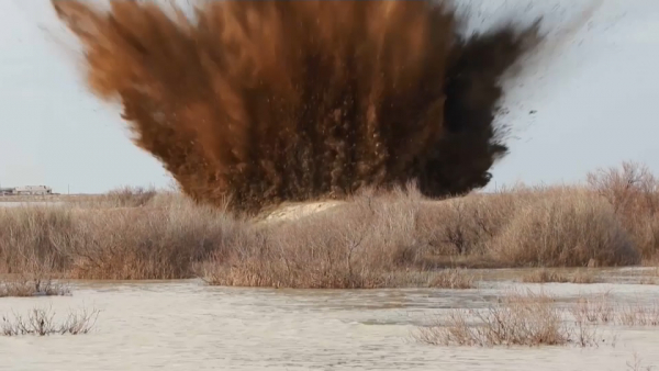 Подрыв искусственных плотин продолжается в Атырауской области