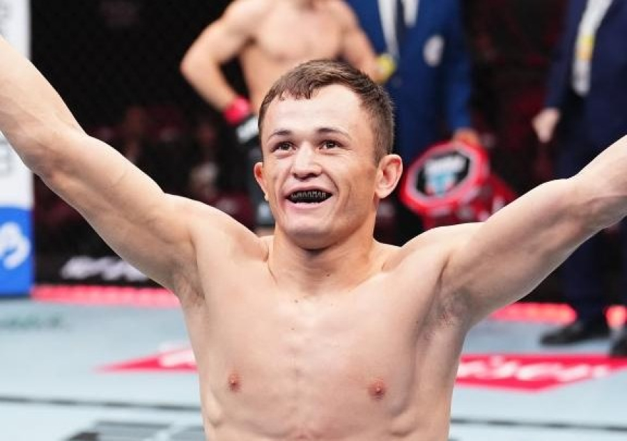 Казахстанский военнослужащий выиграл бой в UFC 315 в Канаде