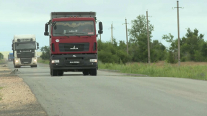 Ақмола облысында жүк көліктер жолды бүлдіріп жатыр