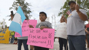 Иммигранты вышли на протесты против нового закона в США