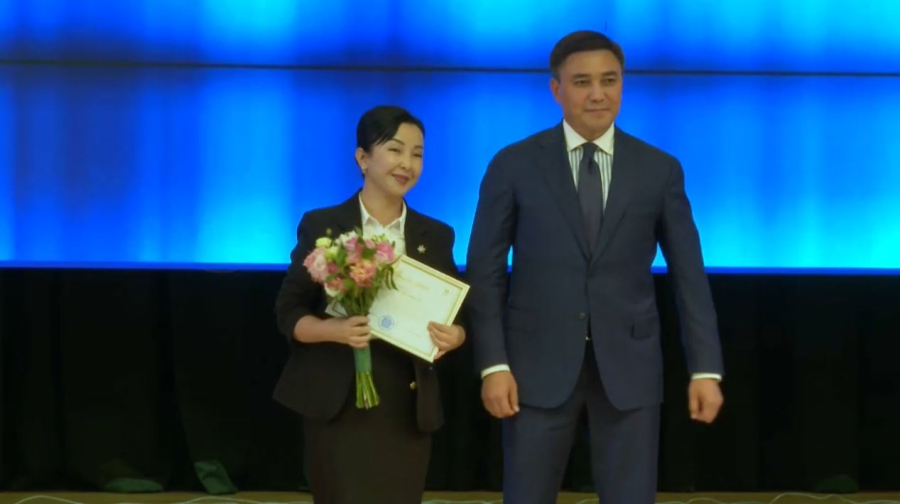 Шымкентте білім жүйесінің дамуына үлес қосқан ұстаздар марапатталды