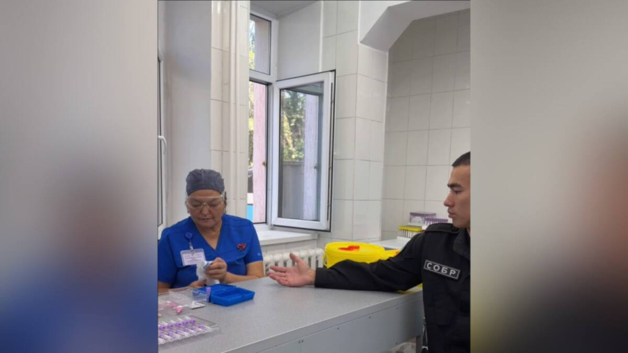 Более 50 полицейских сдали кровь ради спасения ребёнка в Алматы