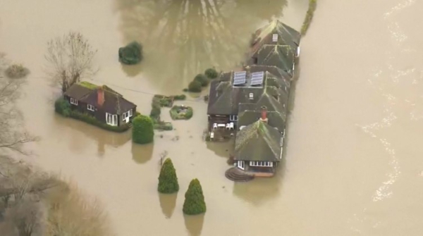 Шторм «Хенк»: Великобритания уходит под воду