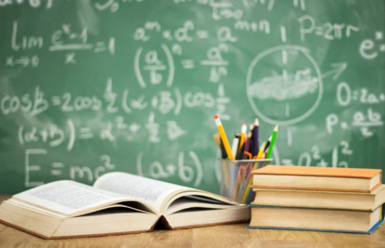 Минпросвещения запустило челлендж «Ұстазыңды құттықта!»