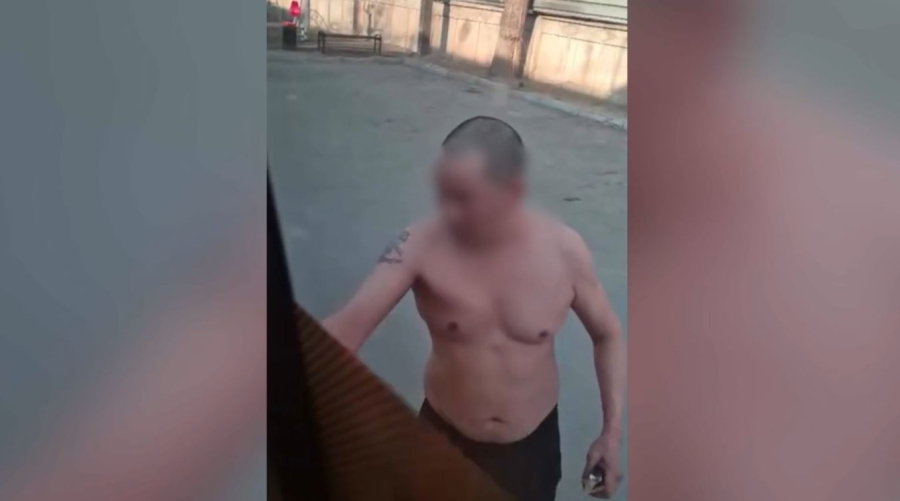 Алматы тұрғыны жедел жәрдем қызметкерлеріне суық қару кезеген