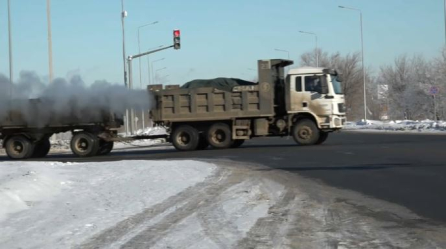 Перегруженные фуры разрушают дороги ЗКО