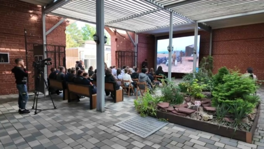 Экологический кинопоказ устроили для молодежи