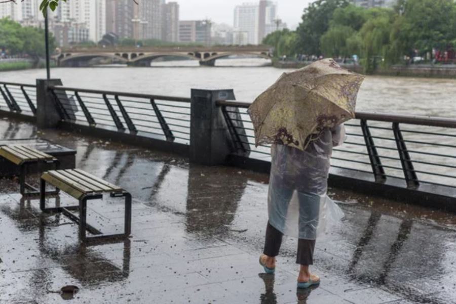 Тревога в связи с ливнями объявлена в Китае