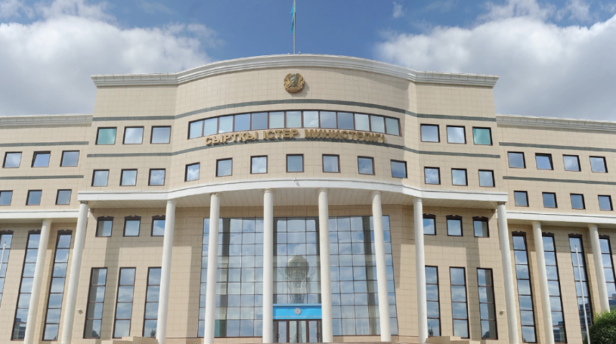 Министр иностранных дел РК принял посла ОАЭ