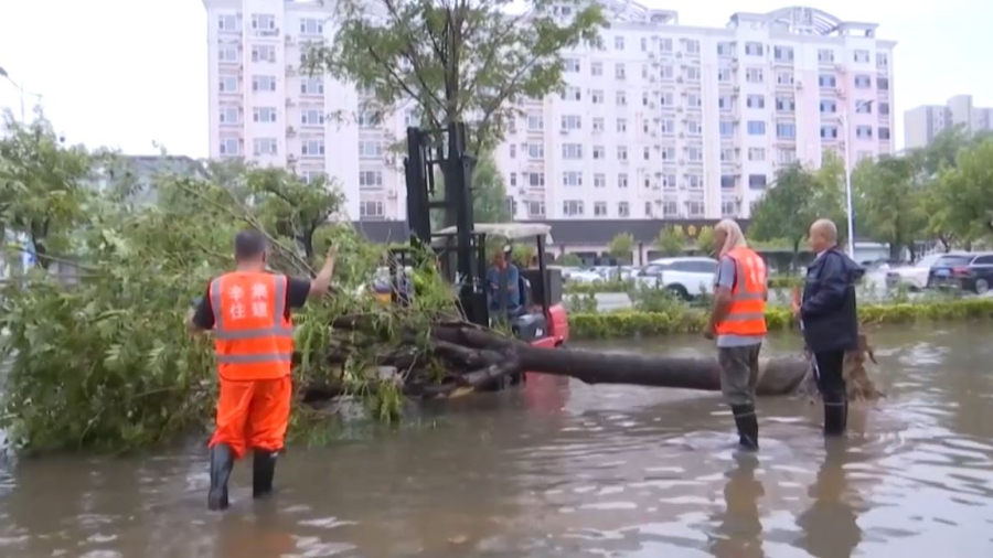 82 тысячи человек эвакуировали в Пекине из-за ливней