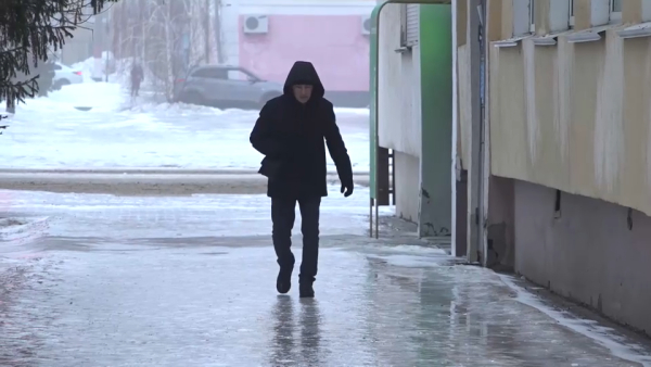 Улицы Уральска превратились в каток