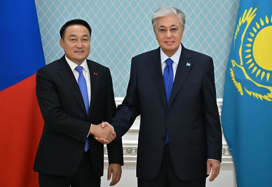 Токаев принял Председателя Великого государственного хурала Монголии