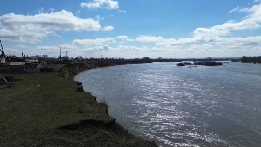 Ертіс өзені ауылға қауіп төндіріп тұр