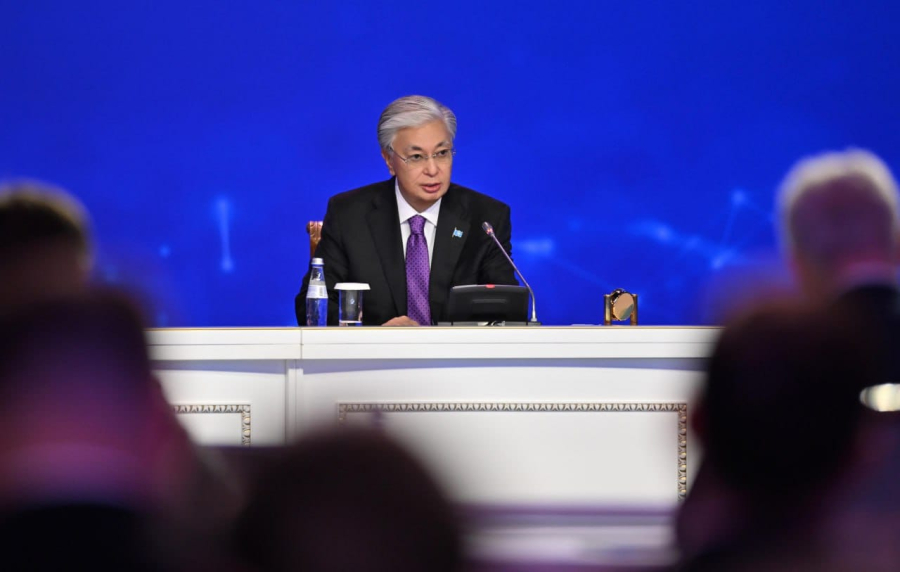 Глава государства провел первое заседание Совета по развитию ИИ