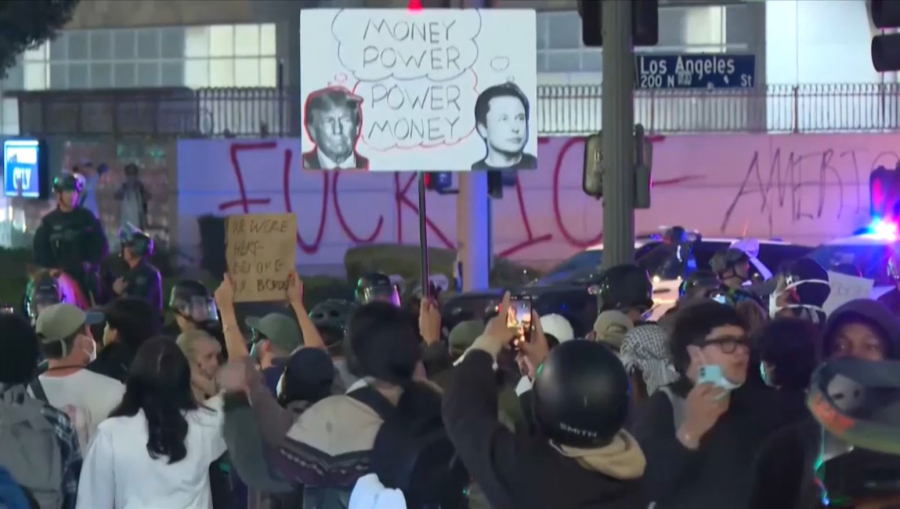 Лос-Анджелесте коменданттық сағат жарияланды