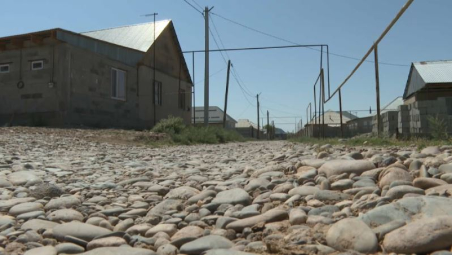 Жители пригорода Тараза просят построить дороги
