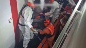 С горящего судна спасли более 170 человек в Италии