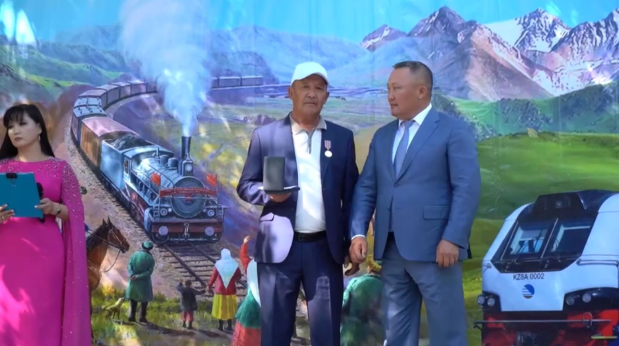 100 лучших железнодорожников отметили наградами в Жамбылской области