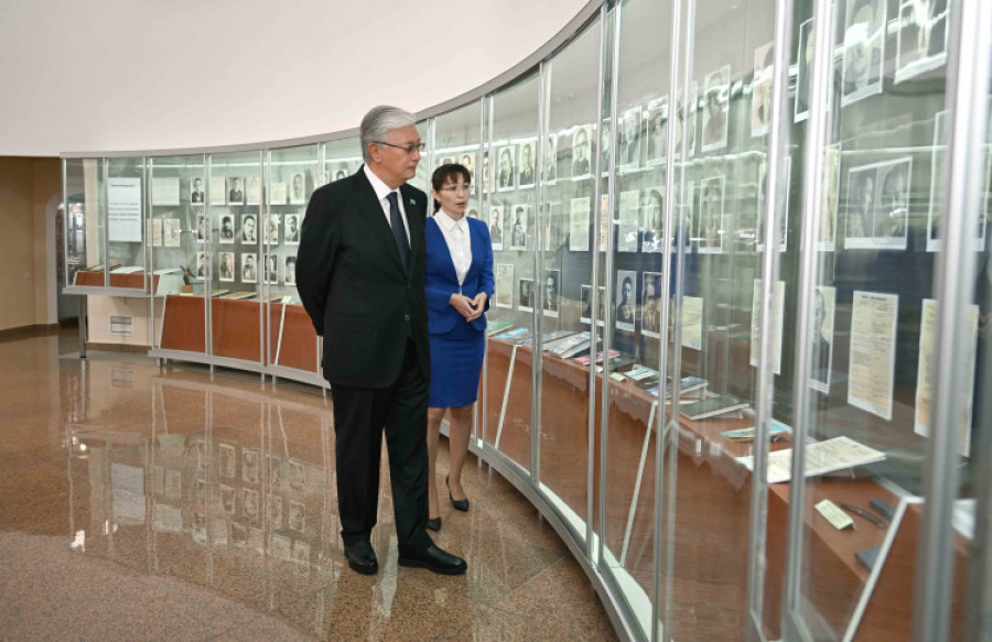 Президент осмотрел музей «АЛЖИР»